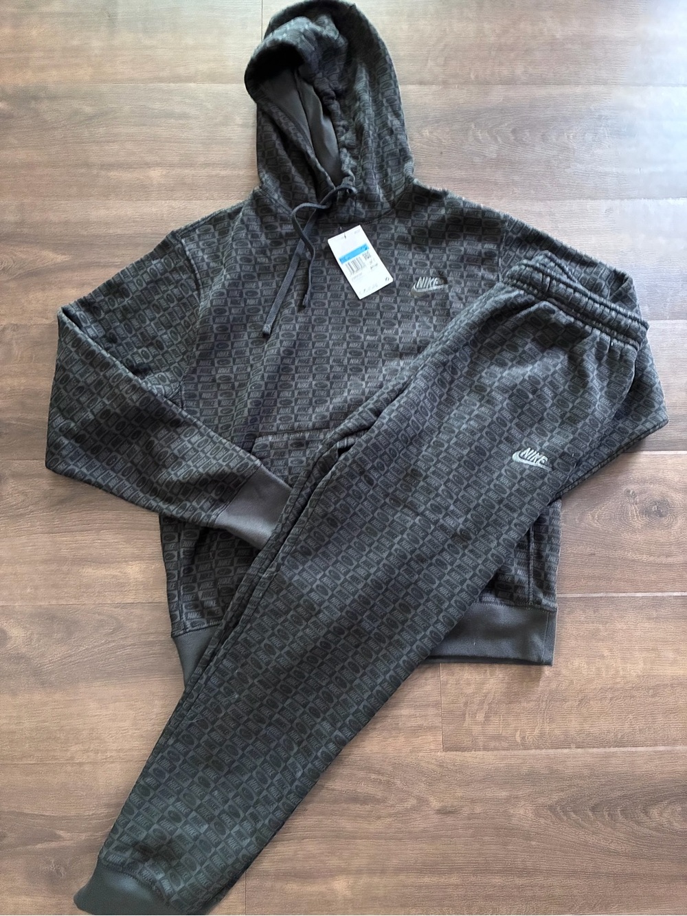 NWT Nike Sportswear Logo Print Fleece Hoodie Jogger Set Men’s M